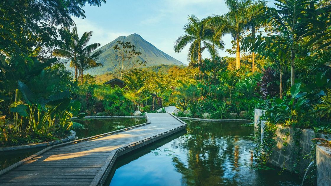 Volcano Lodge