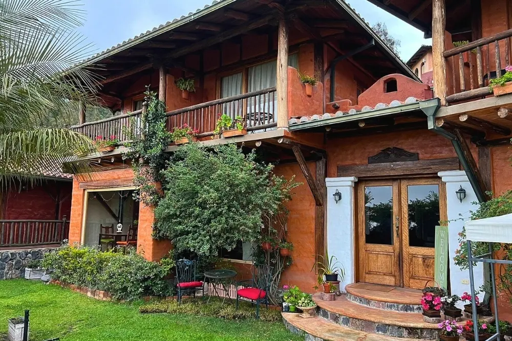 Ilatoa Lodge-Front